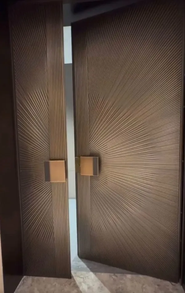 درب سی ان سی چوبی