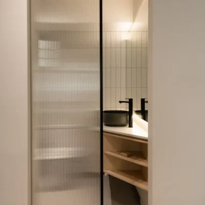 درب شیشه ای ریلی حمام