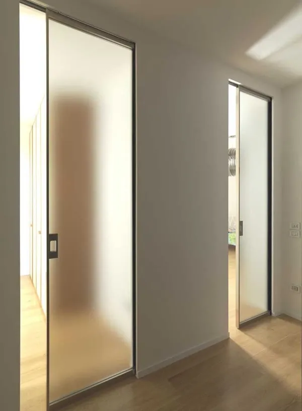 درب ریلی شیشه ای حمام