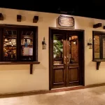 درب ورودی کافه